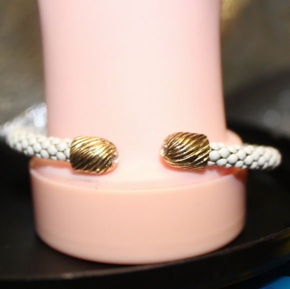 Vintage White Enamel Mesh Rhinestones Cuff Bracelet & Gold Mesh Bow Earrings - Picture 17 of 17